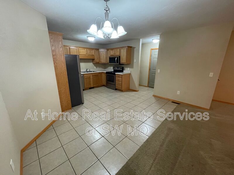 Republic Condo: 933 N Madison Ave