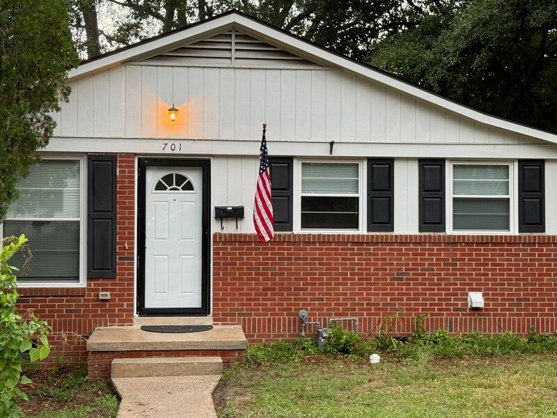 Columbia House: 701 South Woodrow Street
