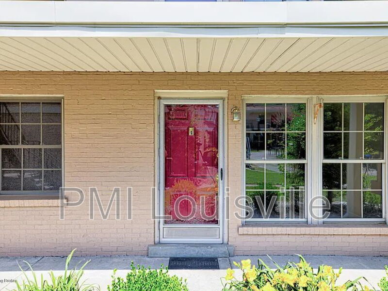 Louisville Condo: 1962 Goldsmith Ln