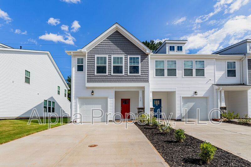 Greenville Townhome: Hickory Heights