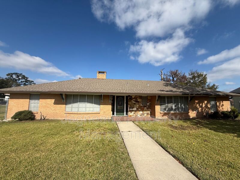 Lake Charles House: 2615 Blackwell St.