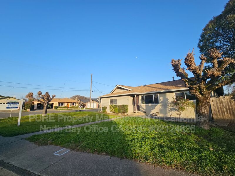 Ukiah Condo: 69 Lorraine St