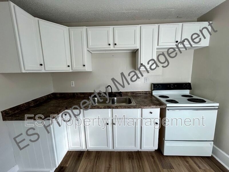 NOW AVAILABLE!! Charming Two Bedroom One Bathroom Duplex!!! - Photo 7