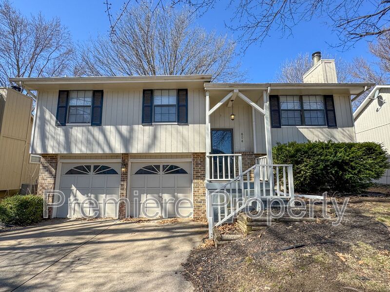 Lees Summit House: 604 NE Mimosa Dr