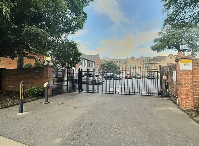 Memphis Condo: 12 S Idlewild St