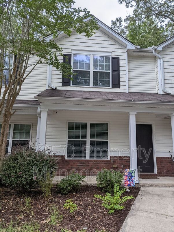 Summerville House: 202 Twin Tree Drive