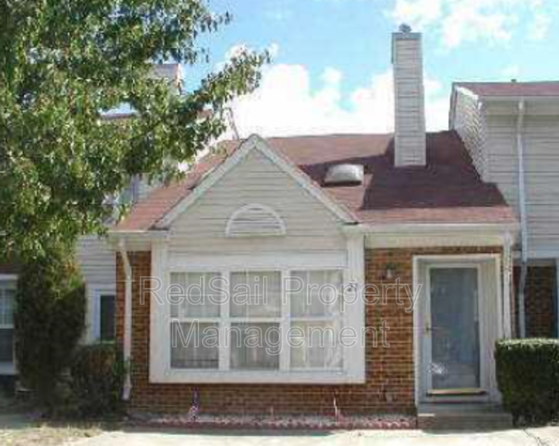 Hampton Townhome: 23 Riverchase Dr