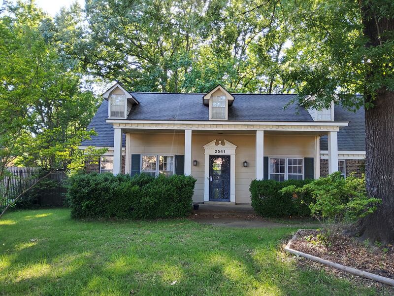 Bartlett House: 2541 Surrey Wood Dr