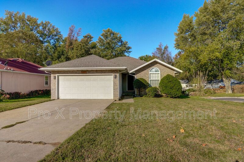 Springfield House: 2231 S Kimbrough Ave