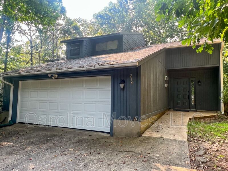 Duncan House: 214 Brookside Drive