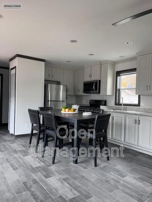 Ankeny House: 2301 Southwest Oralabor Road