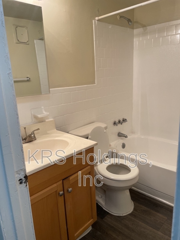 Richmond Condo: 1229 Nelson St
