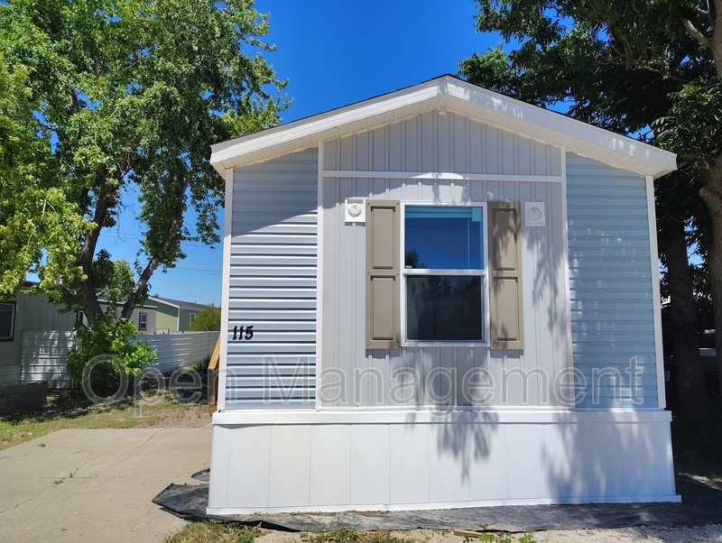 Gering House: 120 Terry Blvd
