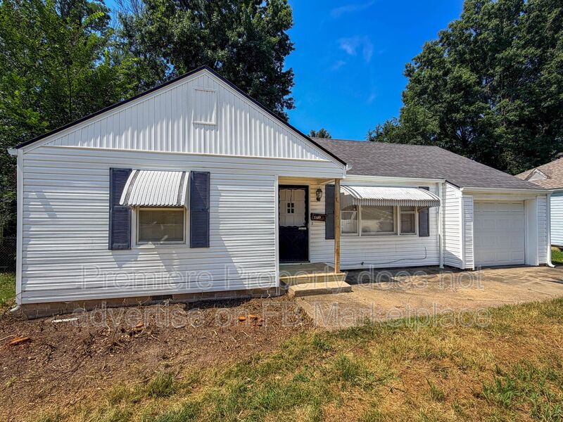 Kansas City House: 7723 Sni A Bar Road