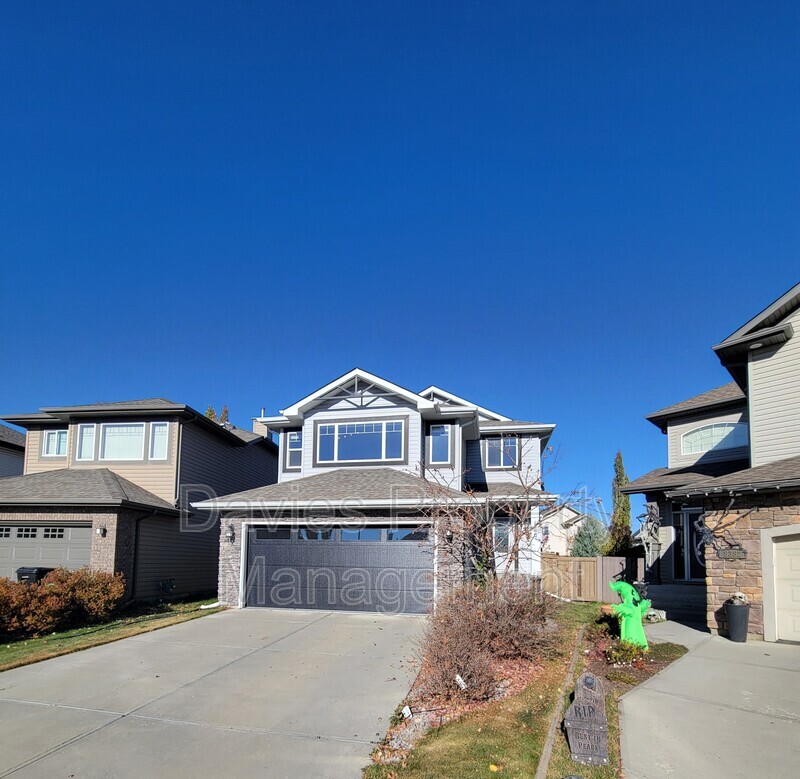 Edmonton House: 8380 Shaske Crescent NW