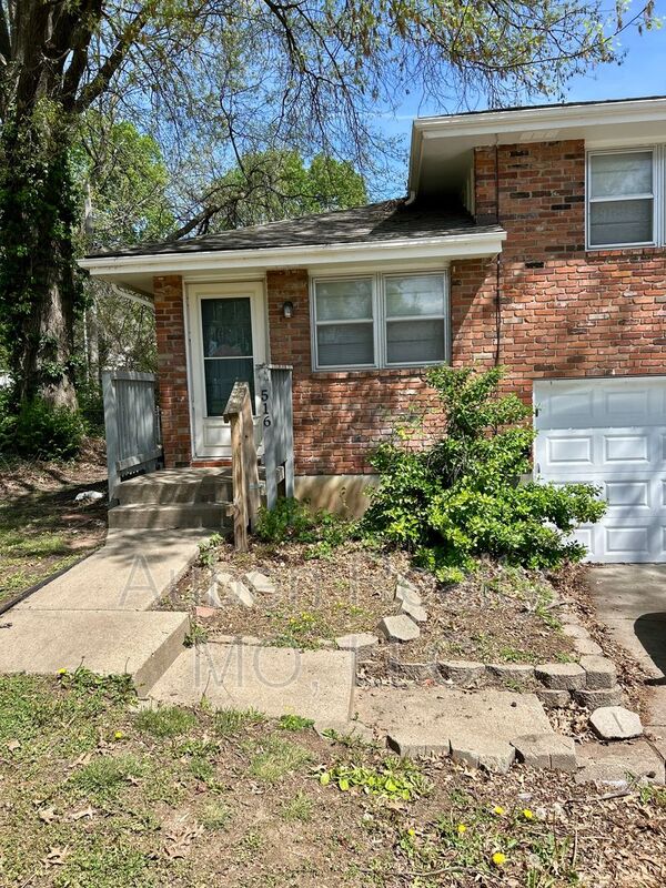 Independence House: 516 E Short Ave