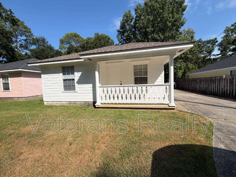 D'Iberville House: 11126 Gorenflo Road