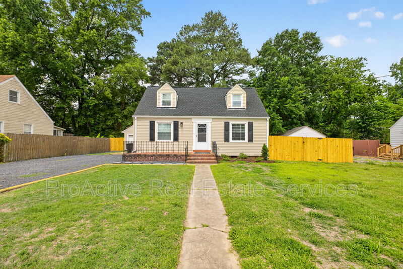 Portsmouth House: 816 Martin Avenue