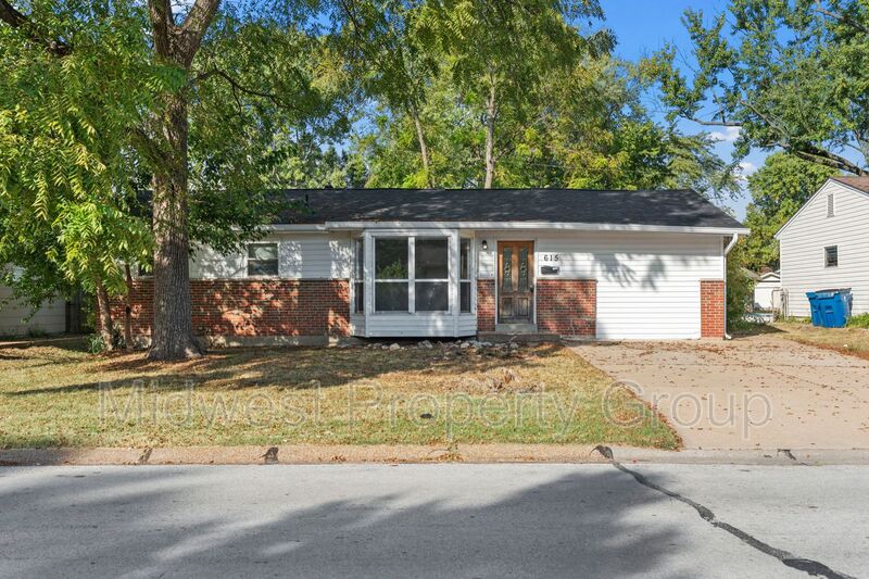 Hazelwood House: 615 Lynn Haven Lane