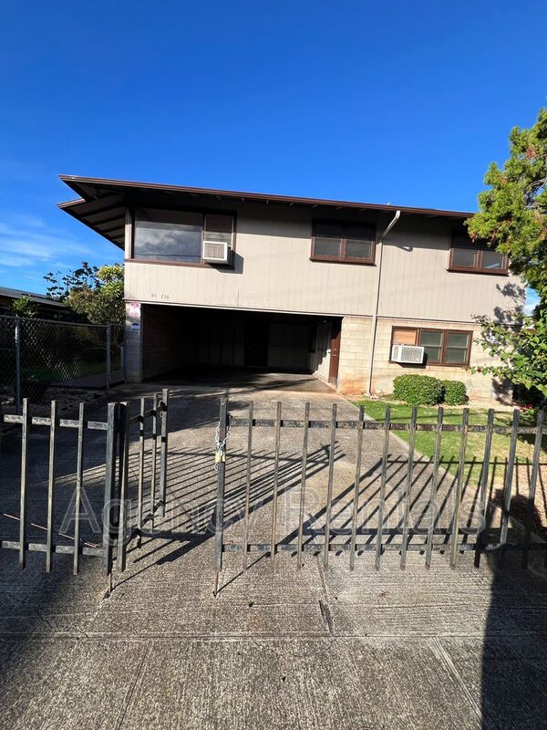 Waipahu House: 94-236 Hanawai Circle