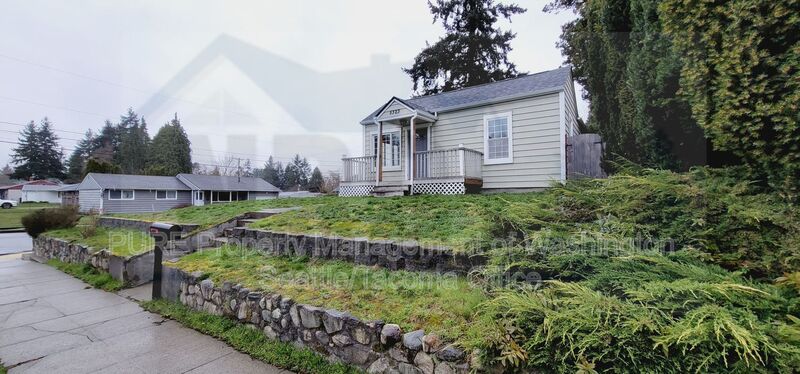 Tacoma House: 5323 N 39th St