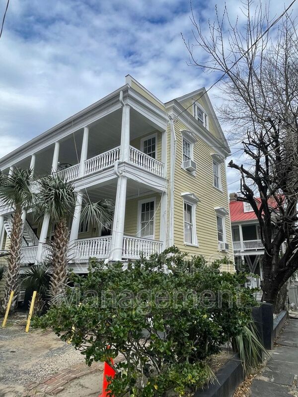 Charleston Condo: 121 Smith Street
