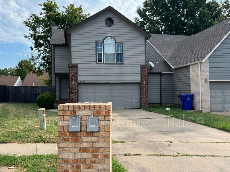Broken Arrow House: 1120 W. Florence Ct.
