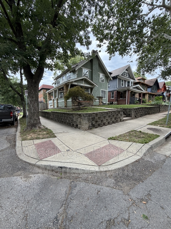 Kansas City House: 800 East 41st Street