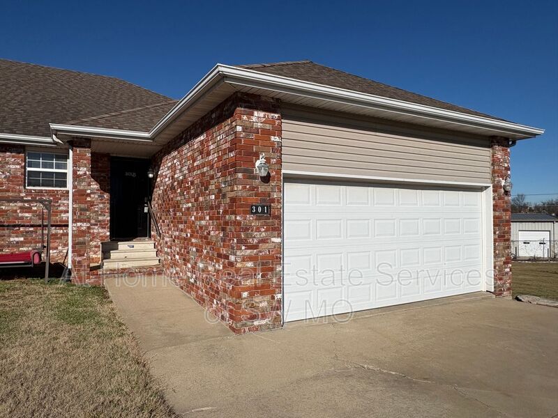 Willard Condo: 301 Excalibur Ct