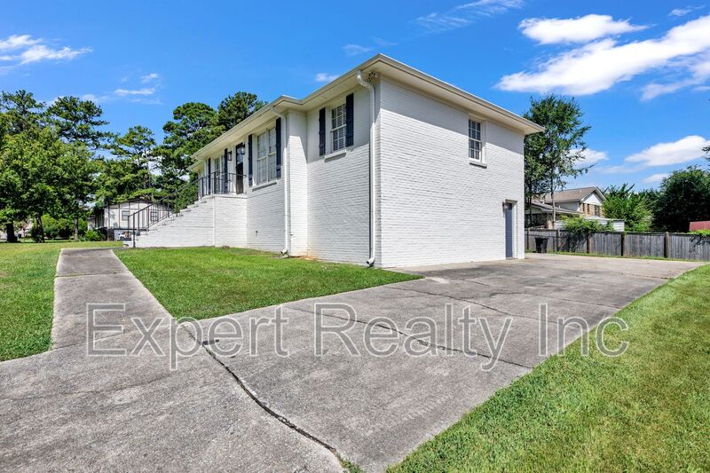 Alabaster House: 1064 Caribbean Circle