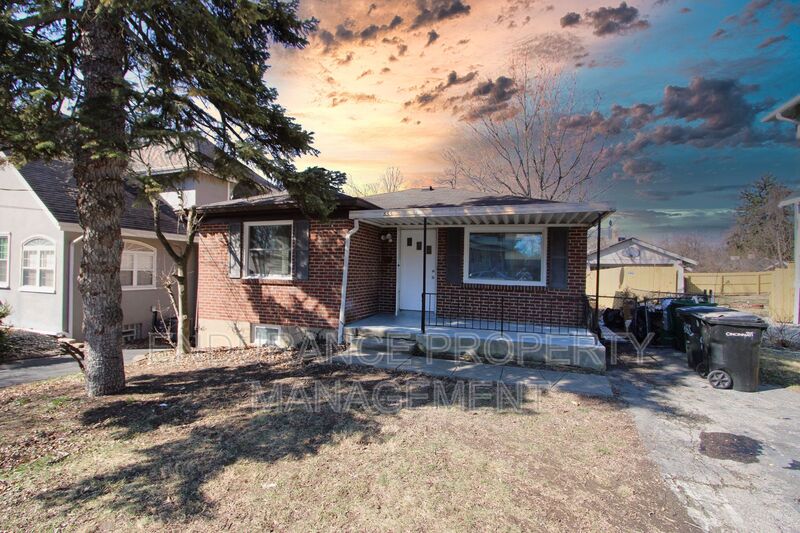 Cincinnati House: 855 Academy Ave