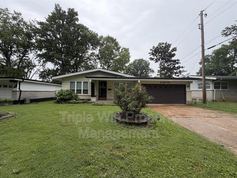 SAINT LOUIS House: 10805 LANDSEER DR