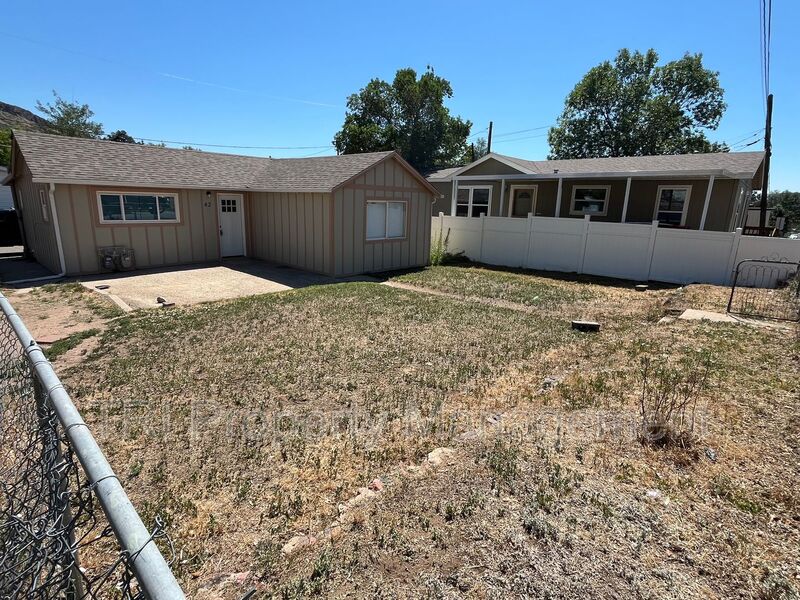 Golden House: 215 Cheyenne St