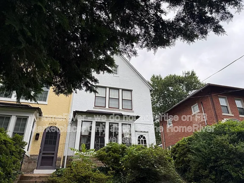 Washington Townhome: 4437 Fessenden St NW