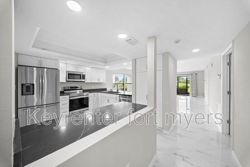 Fort Myers House: 16472 Timberlakes Dr