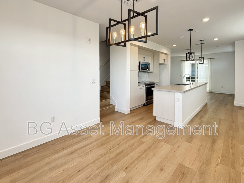 Oakland Townhome: 3909 Wattling St