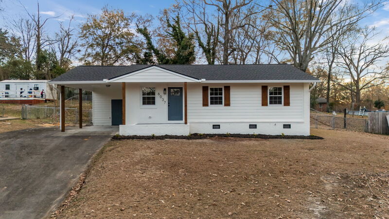 Fayetteville House: 6037 Dahlgren Avenue