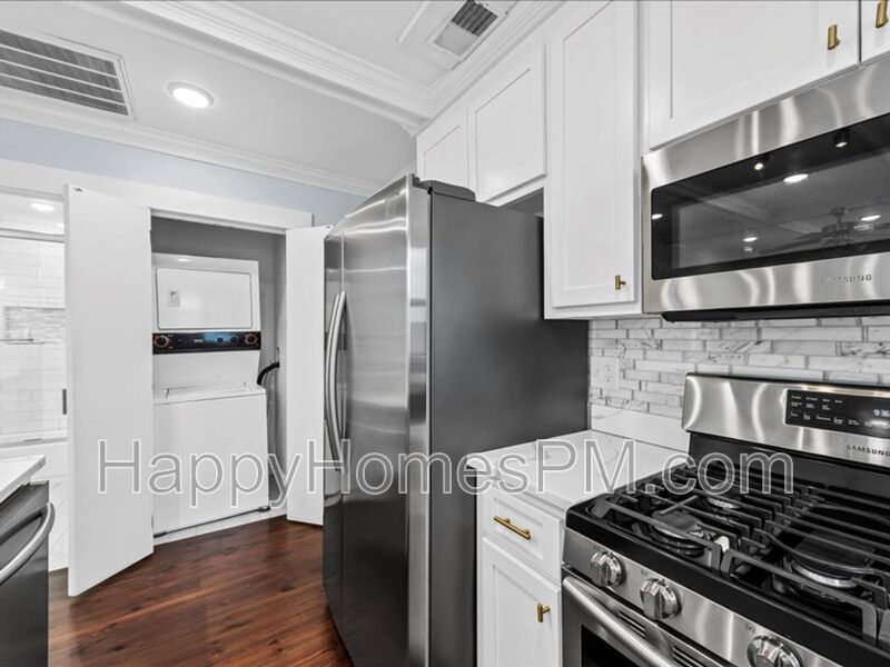 Charleston House: 52 Congress Street