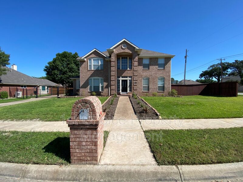 Keller House: 1501 Joshua Ct