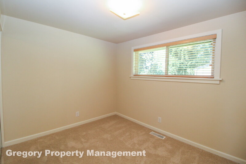 Lynnwood House: 2509 202nd Pl SW