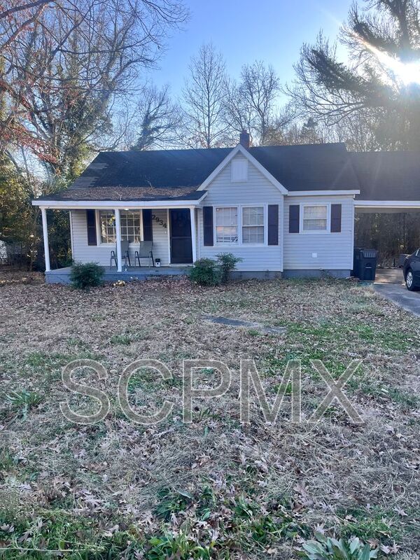 Charlotte House: 2934 Shady Ln