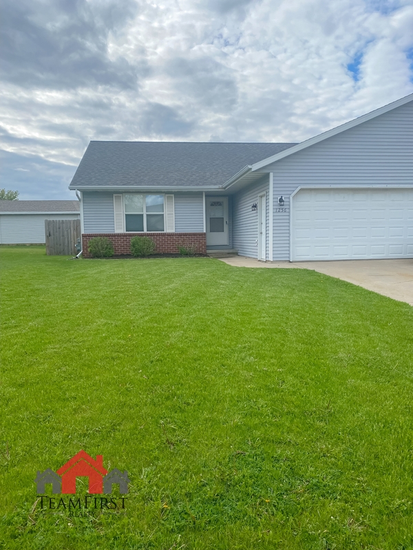 De Pere House: 1256 Crown Court