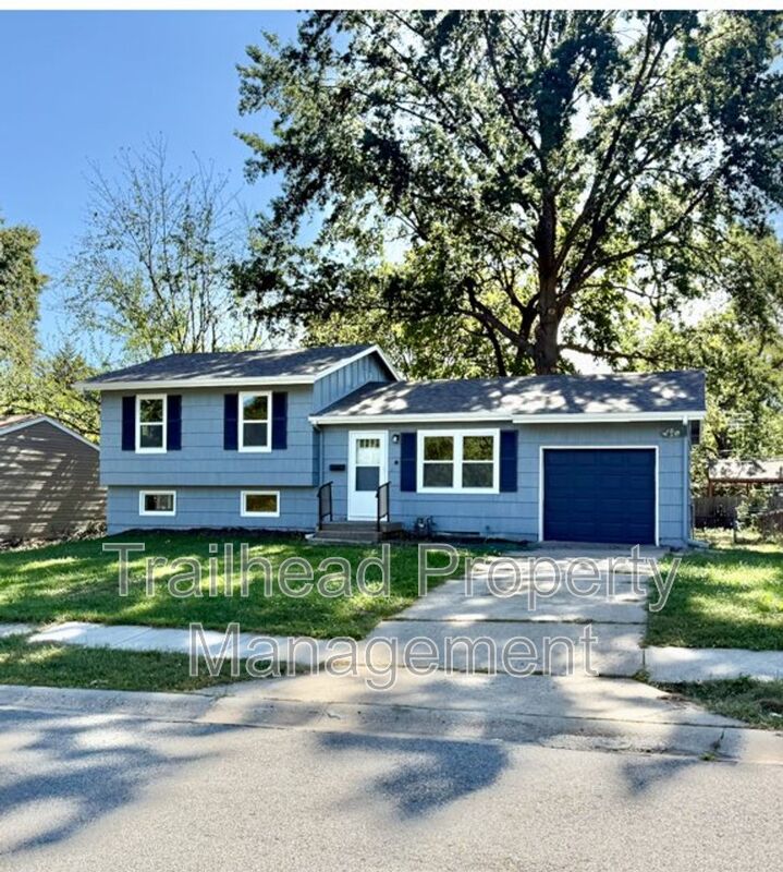 Lees Summit House: 505 NE Short St