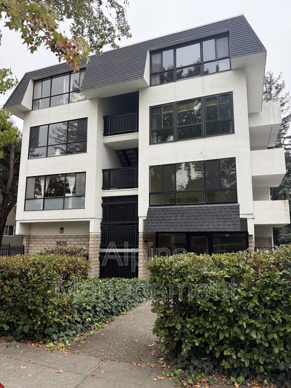 Berkeley Condo: 2632 Warring Street