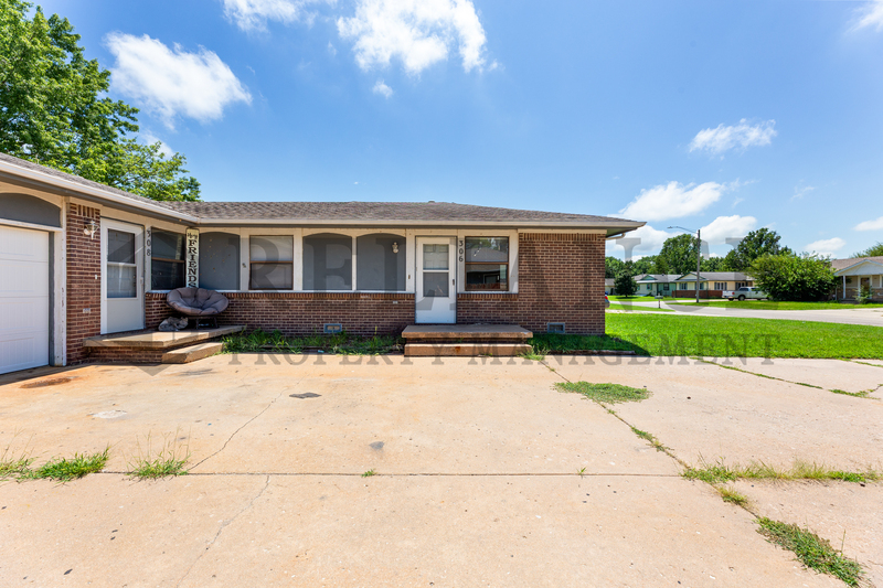 Haysville Condo: 306 Twin Pines