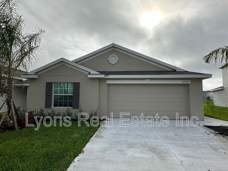 Lehigh Acres House: 12341 Amber waves Rd
