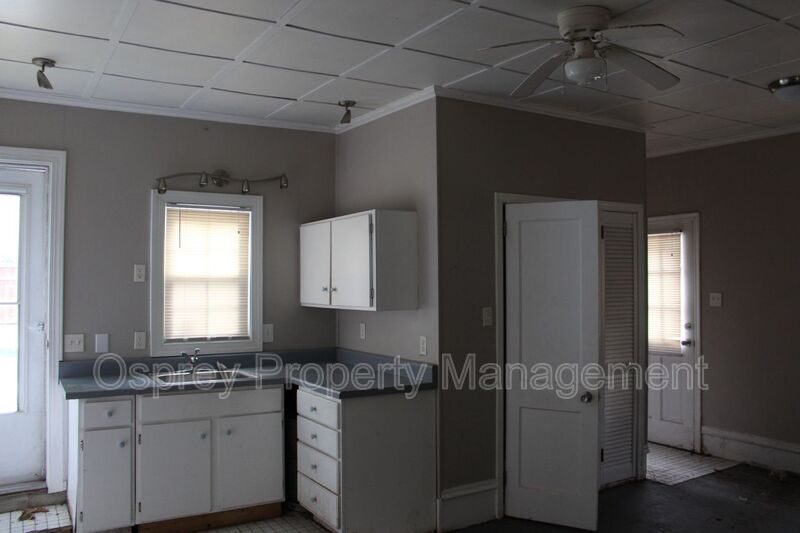 Spacious 4-Bedroom Home with Pool! "ASK ABOUT OUR ZERO-DEPOSIT OPTION" - Photo 14