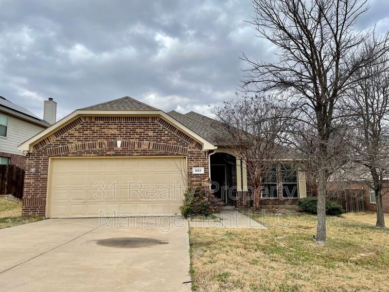 Oak Point House: 605 Knollwood Trail Ct