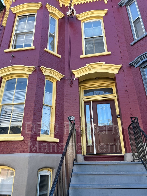 Albany Condo: 370 Clinton Avenue - 3