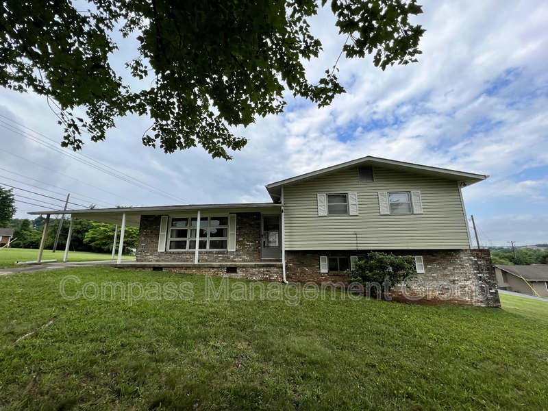 Knoxville House: 101 Londonderry Road